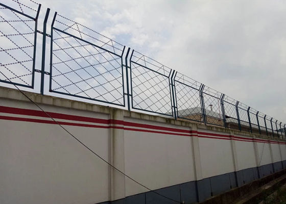 Στρατιωτικός ενωμένος στενά φράκτης πλέγματος ξυραφιών ρόμβων για την προστασία περιμέτρου